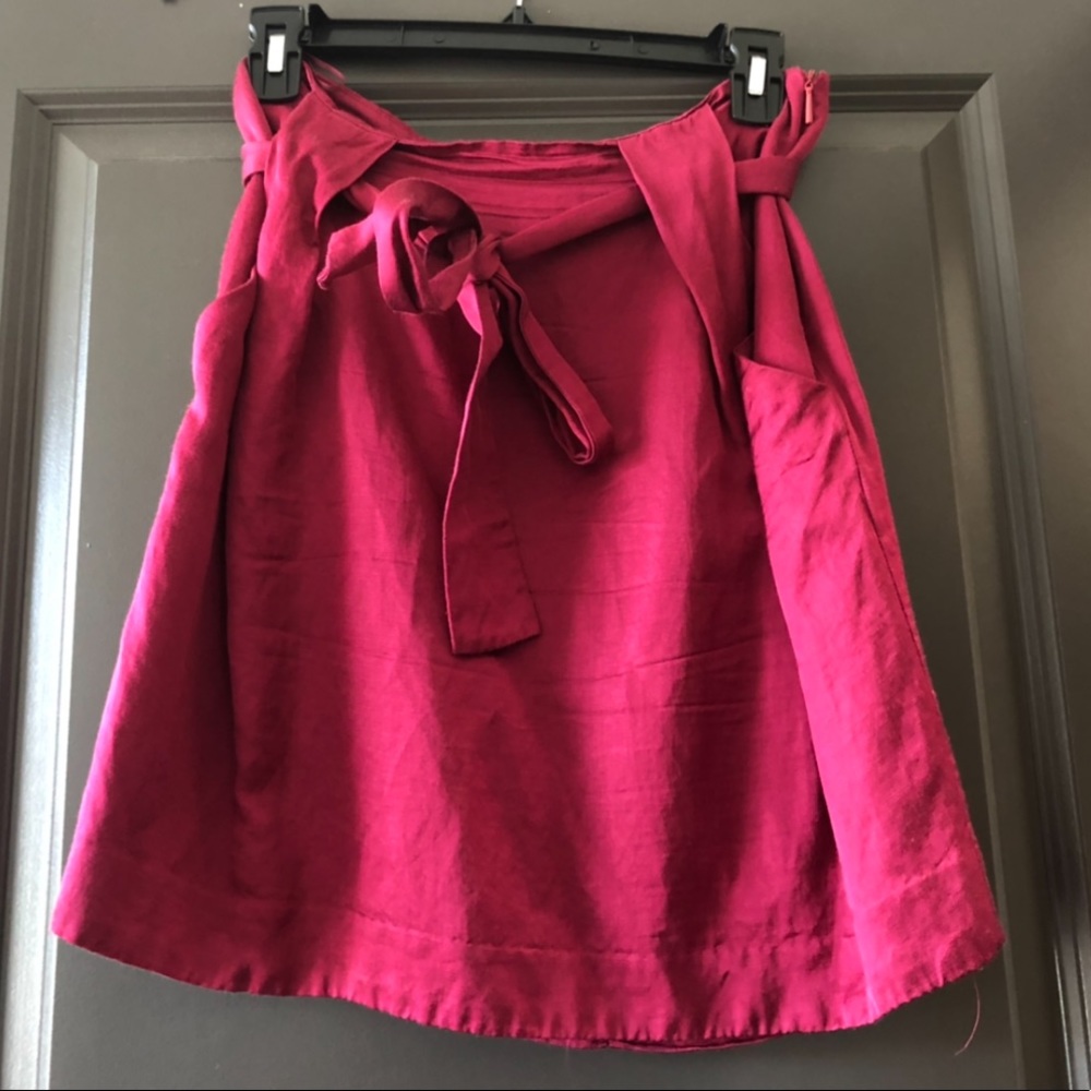 Skirt with tie belt